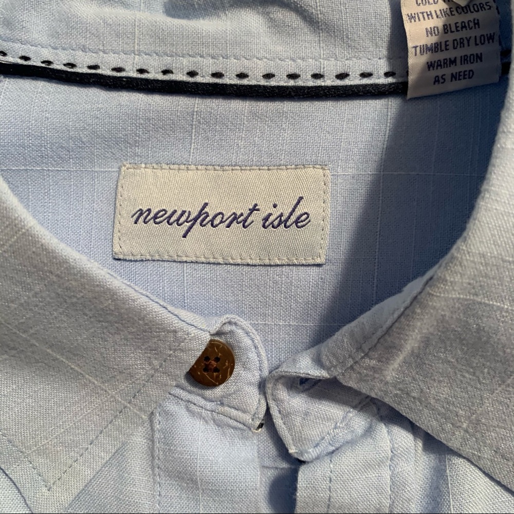 Men’s XL Newport Isle beach shirt.